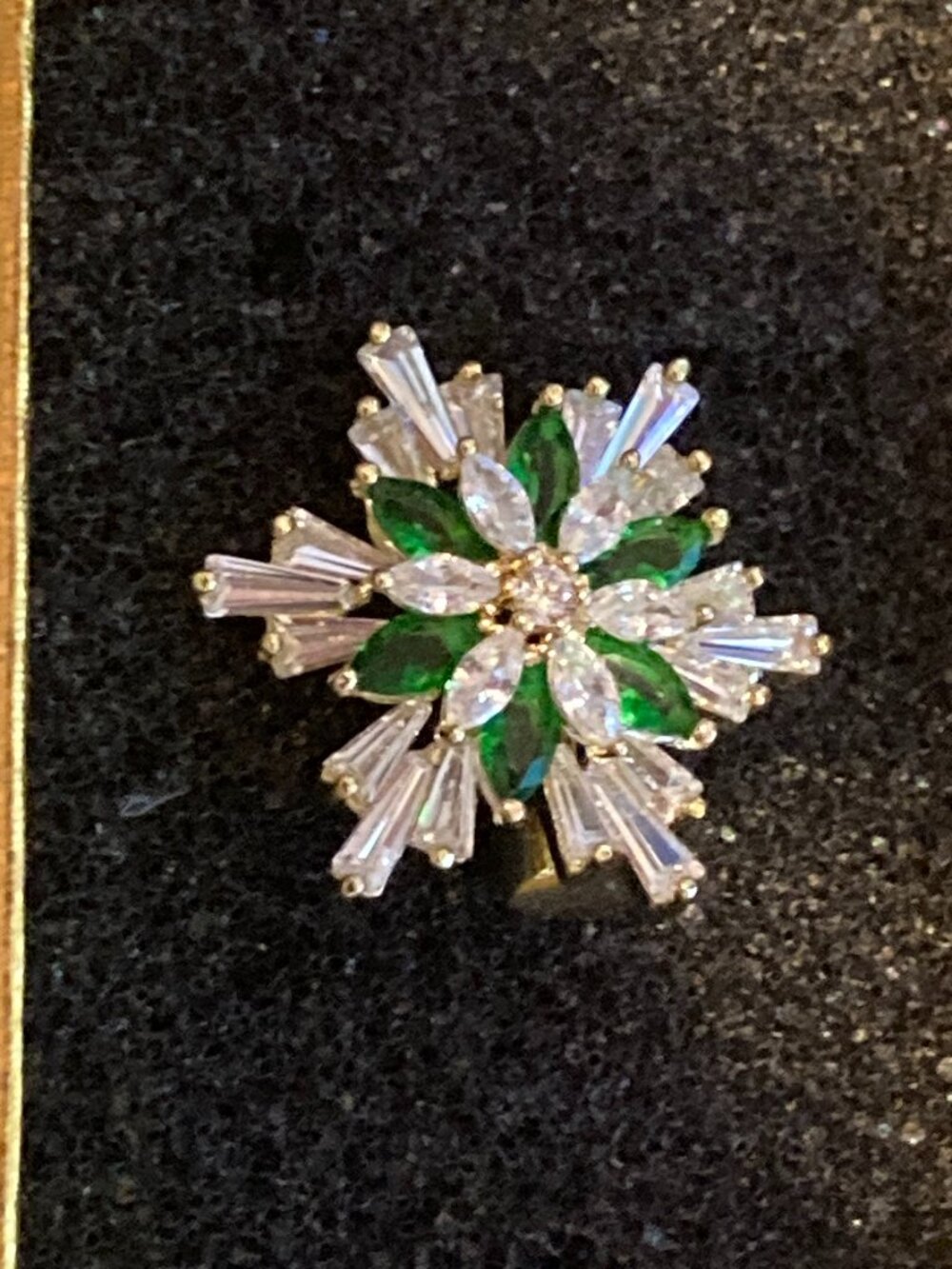 Women Clear+Green Zircon Snowflake Brooch Gold Plated Sparkling Floral Lapel Pin